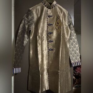 Indian sherwani outfit. Comes with pant. Size 38.